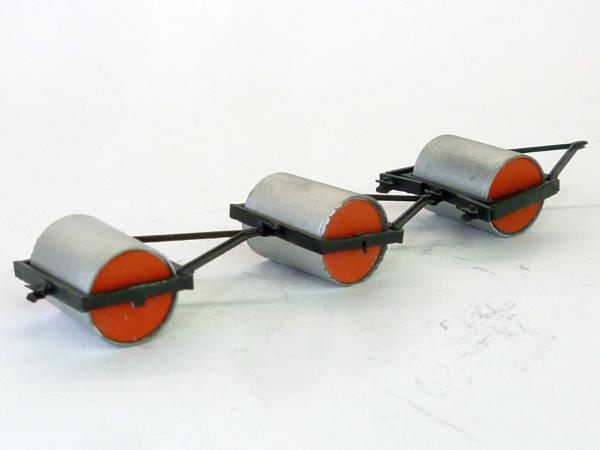 Fortschritt Glattwalze B481 Koppelzug 3 Stk. Transportstellung rot schwarz